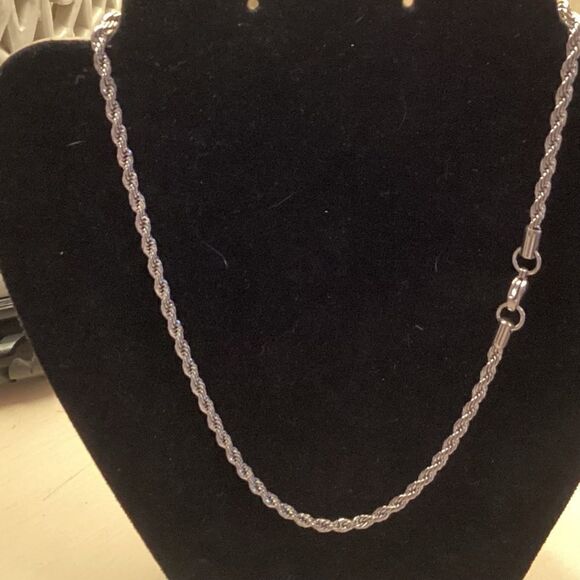 Silvertone Twisted Rope Diamond Cut Necklace 18” - Picture 5 of 7